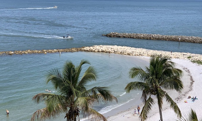 Moorings Condo | Gorgeous luxury 2 Bed Condo on the Gulf in Old Naples on the Gulf of Mexico