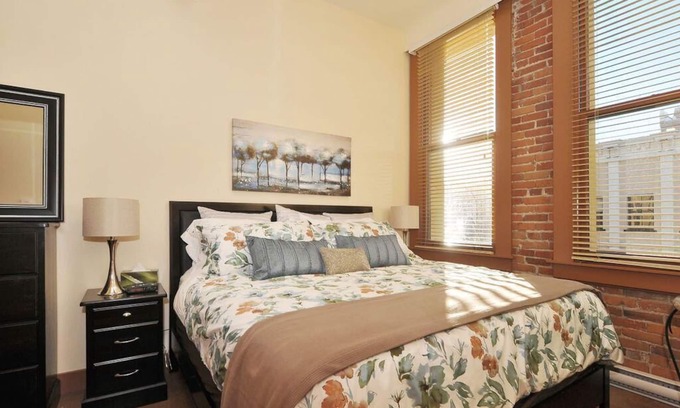 Downtown Victoria Condo | Gorgeous luxury 2 bedroom 2 bath condo in Old Town Victoria