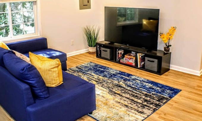 SoNo House | 😍GORGEOUS Midtown Getaway..PARK 🚘FREE!