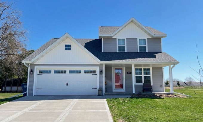 Pulaski House | Gorgeous, modern house, backyard connects with community park and fields.