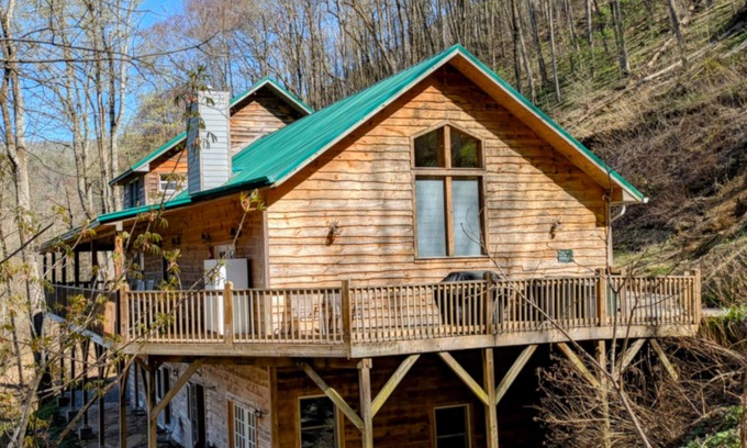 Waynesville Cabin | Gorgeous Mountain Views!
