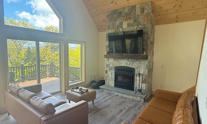 Jackson Ski Chalet | Gorgeous Mountainside Chalet in Jackson, NH