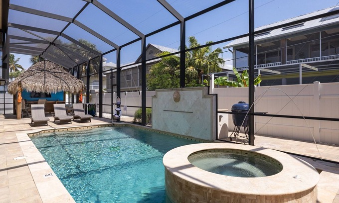 Mid Island Apartment | Gorgeous Near Beach Residence with Pool, Spa, and Bikes