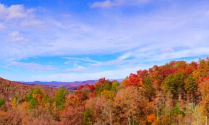 Brasstown Cabin | Gorgeous new cabin+long range views+hot tub+ fireplace+fire pit+near casino