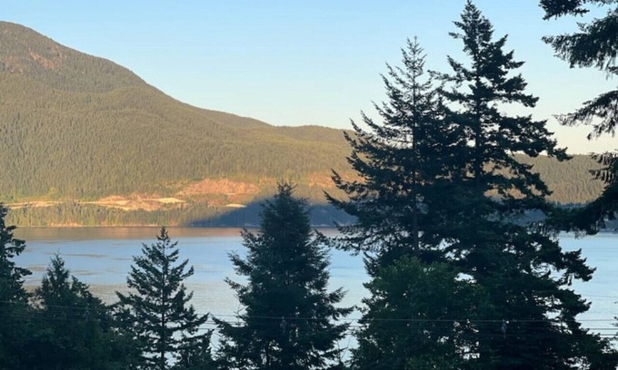 Bowen Island Apartment | Gorgeous Ocean & Mountain View Cottage, AC, Hot Tub