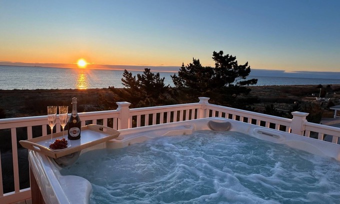 Milford House | Gorgeous pano views, Beach Front Access and hot tub! Your peaceful escape!