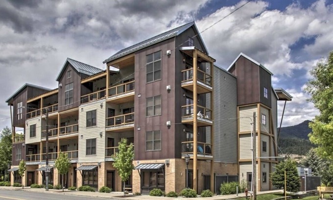 Kellogg Condo | Gorgeous Penthouse w/Views! Sleeps 4. Comfy and Cozy