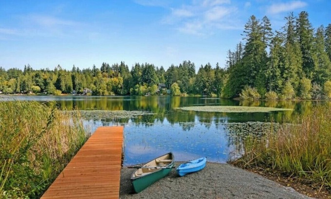Silverdale House | Gorgeous Poulsbo Lakefront Home with Dock & Kayaks!