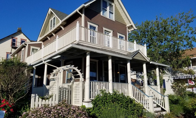 Ocean Grove House | GORGEOUS PRIVATE BEACH HOUSE. BEACH LOCKER & 4 PASSES. WALK EVERYWHERE!
