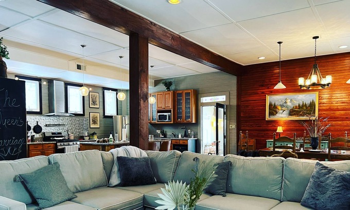 Stamford House | Gorgeous restored Carriage House in the Queen of the Catskills!
