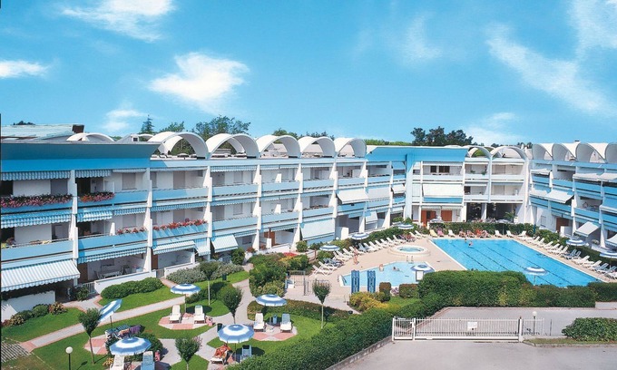 San Michele al Tagliamento Apartment | Gorgeous retreat with pool in a green area close to the beach