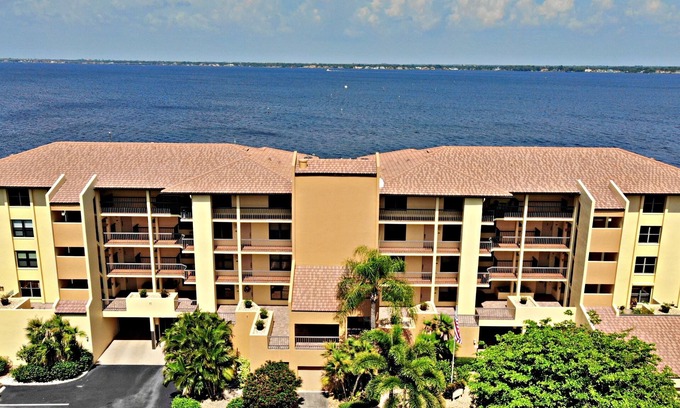 Caloosahatchee Condo | Gorgeous River Views