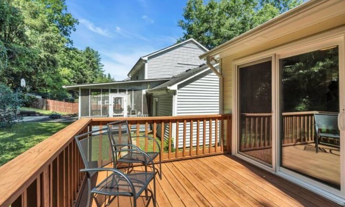 Nashville House | Gorgeous S. Nash Home! 16 min. from Downtown! Super Fast Wi-Fi! Cook's Kitchen!n