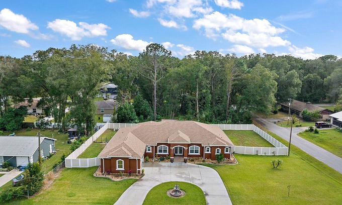 Belleview Heights House | Gorgeous single family home - Pet friendly - Near the Villages