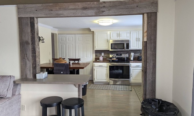 East Haven Rutland County House | Gorgeous ski chalet just 14 mi to Killington pet friendly hot tub