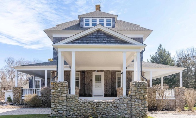 Falmouth House | Gorgeous Spacious Victorian Cape Code Beach View Retreat
