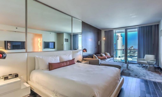 Las Vegas House | Gorgeous Strip View - Studio at Palms Place - 17
