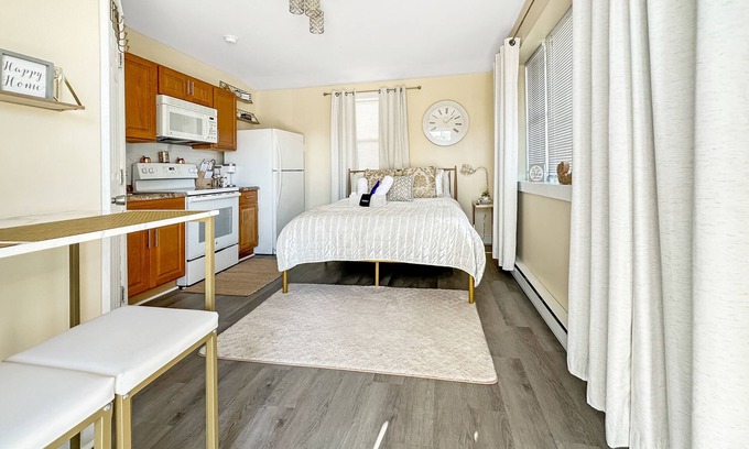 Groton Apartment | Gorgeous Studio