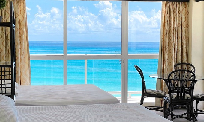Punta Cancun Apartment | Gorgeous Sunrise Caribe Front Heart Of Hotel Zone