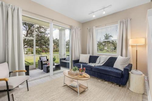 Iona House | Gorgeous Townhome Close to the beaches