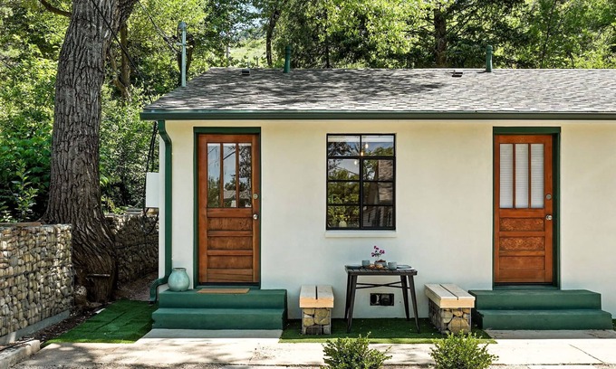 Lower Arapahoe Apartment | Gorgeous Vintage Charm/Steps from Trailhead/Ideal for Longer Stays