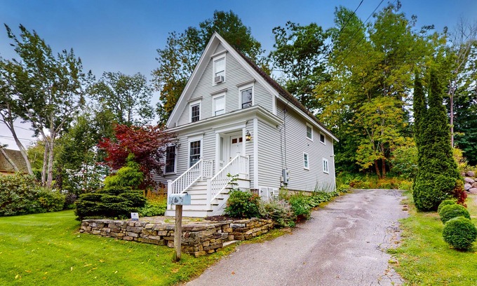 Camden House | Gorgeous, walkable home with water view, deck & washer/dryer - snowbird-friendly