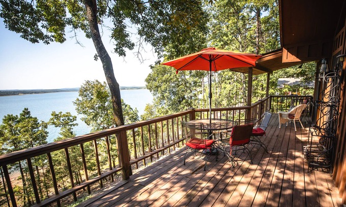 Edgemont House | Gorgeous Waterfront Home on Greers Ferry Lake! Hiking, Swimming, Fishing & More