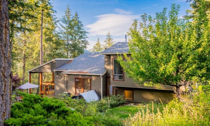 West Kelowna Estates House | Gorgeous West Coast Home/Hot Tub/Lake view
