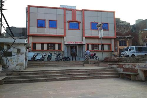 Mathura Hotel | Goroomgo Agra Hotel Mathura Near Yamuna River