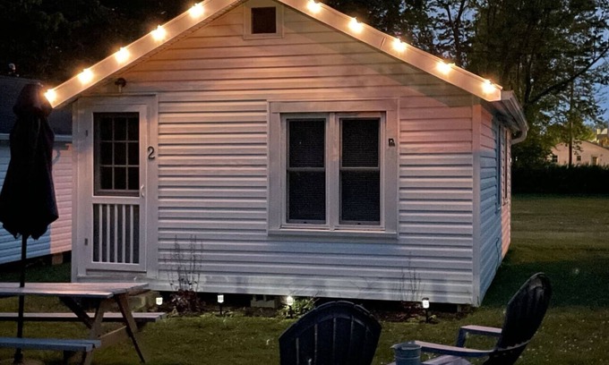 Geneva-on-the-Lake Cottage | GOTL Charming One Bedroom Lake Erie Cottage