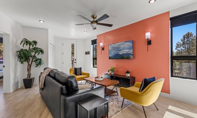 Flagstaff Apartment | Gr Canyon·Sedona passage·NAU w/2 kings· pets· EV charger