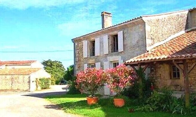 Saint-Hilaire-de-Villefranche House | GRAND XVIII house 10 PEOPLE 45 km BEACHES