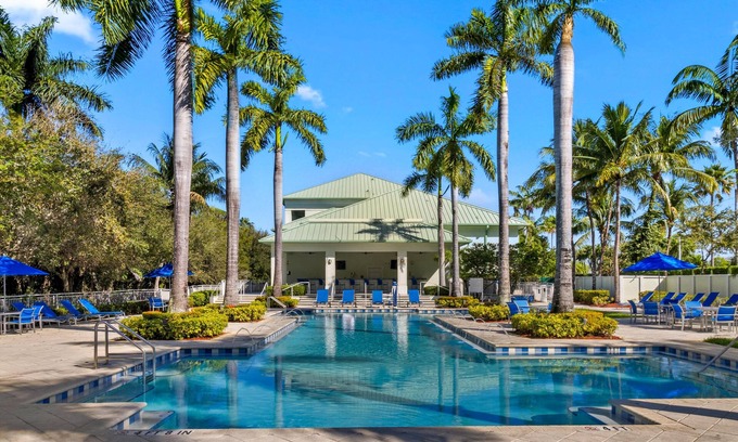 Doral Condo | Grab your friends-3 Bed/4 Bath Villa in Doral-Miami