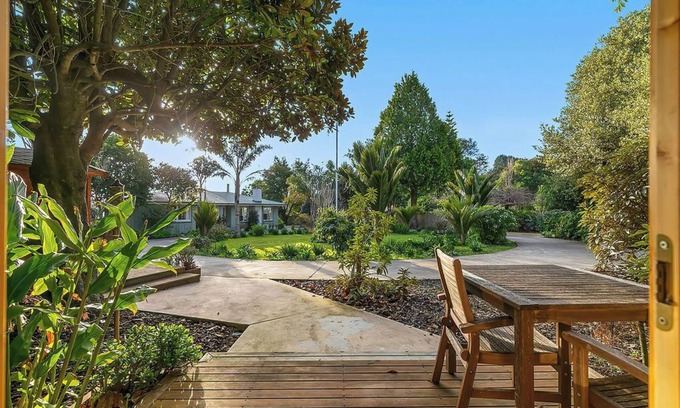 Otaki House | Grace Whenua Chalets (up to 20 ppl)