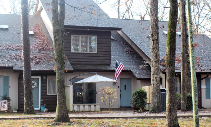 Hot Springs Village House | Graceful 2 Bed, 2.5 Bath Townhome with Garage!