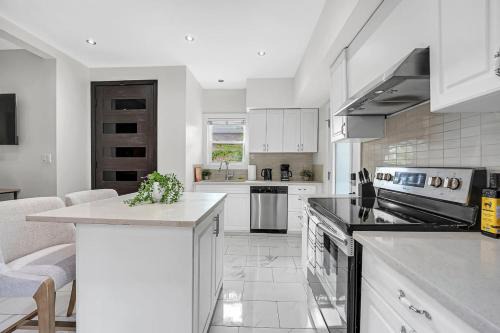 Landsdale House | Graceful Home Near DT GO Hospitals Waterfalls
