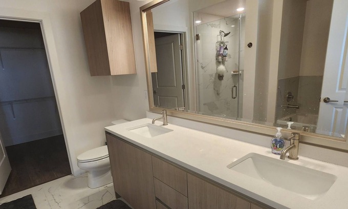 Westchester Apartment | Graceful Luxurious 2BR 2B Unit - LAX
