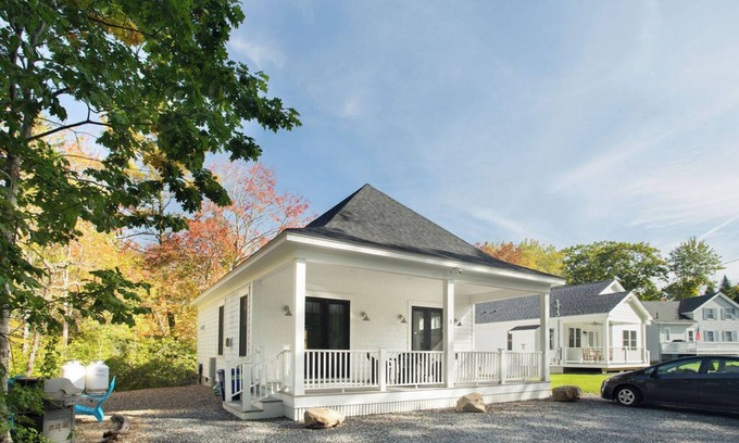 York Beach House | Graceland by the Sea – Your Peaceful Escape in York, Maine