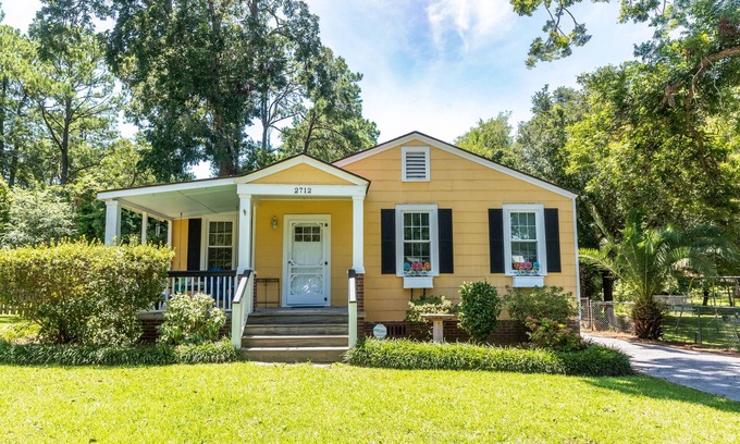 Beaufort House | Graduations Welcome! Bayside Bungalow Close Proximity to Downtown Beaufort and Parris Island