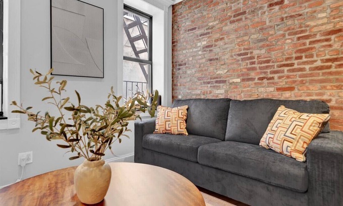 Gramercy Apartment | Gramercy Apartment - 3BR, 2BA, Modern ,Central