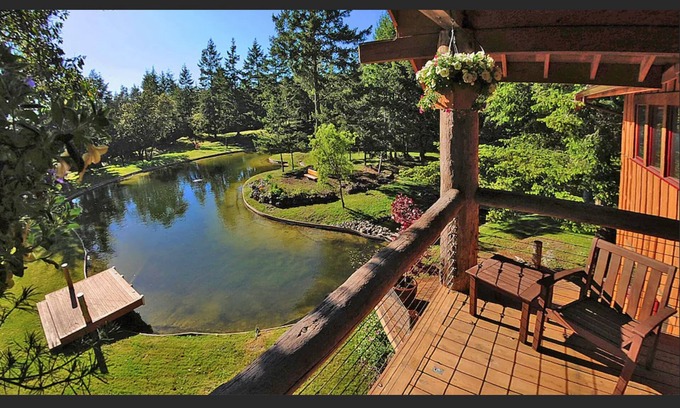 Friday Harbor House | Gramma's 2BR Home, Lake, Wooded, Hot Tub, Swim, Swings, Gated Estate, Gorgeous