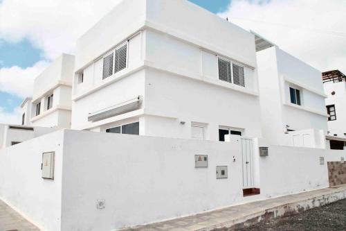 Punta Mujeres Apartment | Gran terraza, 1 minuto de las piscinas naturales
