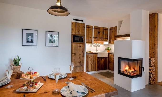 Eggstatt Apartment | Granary 88sqm, 2 bedrooms, 2 bathrooms, fireplace, sauna, gallery