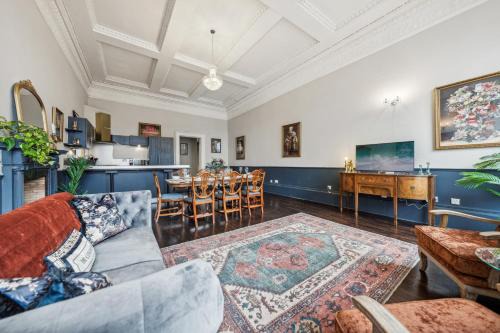 Kelvinbridge Apartment | Grand 2 Bed West End Residence