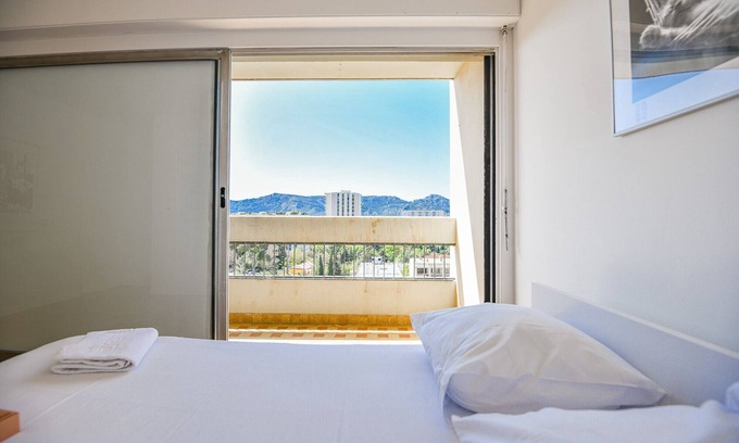 Mazargues Apartment | Grand appartement 4 ch, vue mer, balcons et clim