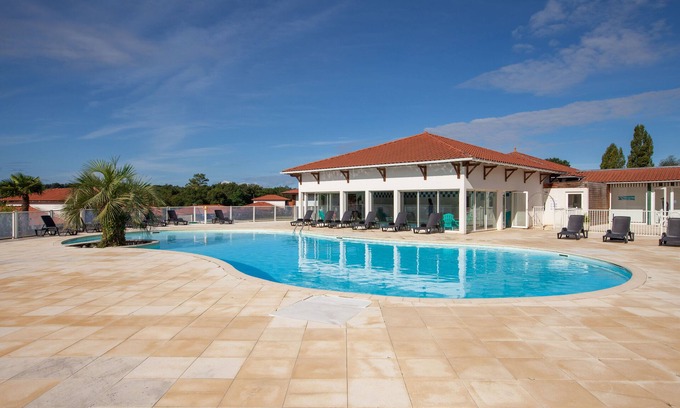 Cassen Condo | Grand Appartment | Piscines | Salle Fitness