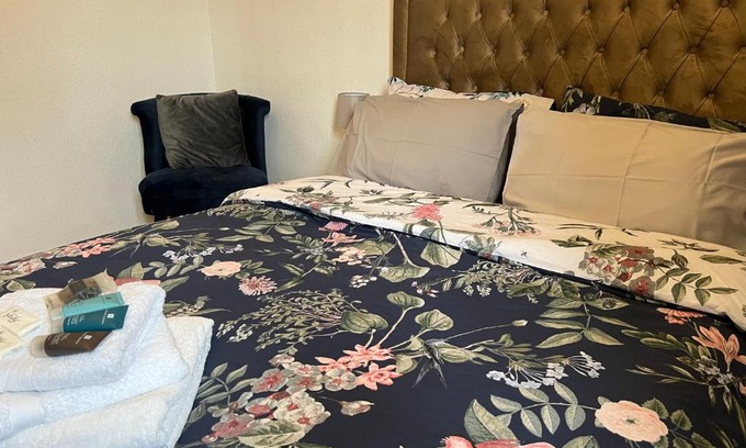 Walpole Hotel | Grand Bleu - London - Next to Piccadilly Line Tube Station & Brand New Facilities