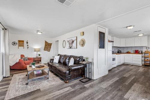 Williams House | Grand Canyon Ranch Home - Western History - Big city lot - AC!