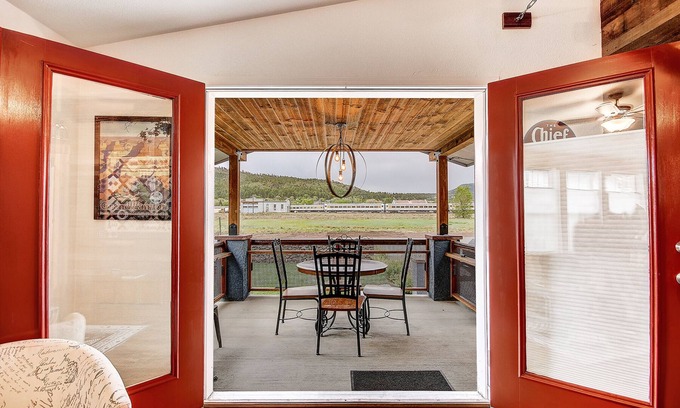Williams House | Grand Canyon Train House -A Unique Stay!n