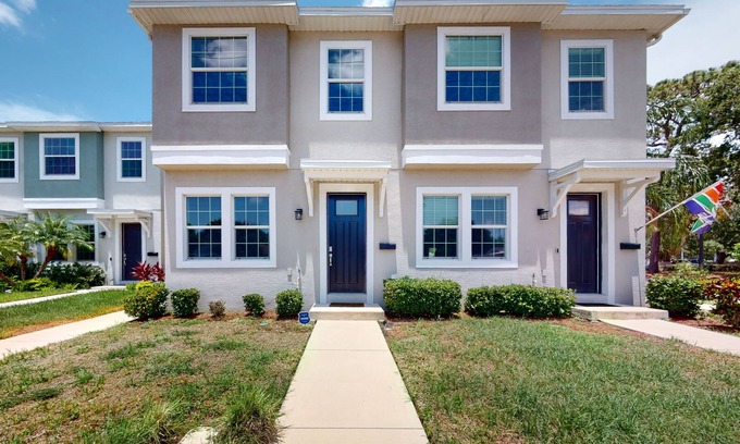 United Central House | Grand Central Escape | Dog-friendly townhouse near downtown St. Petersburg